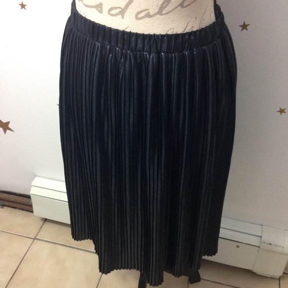 Metallic Ruffle Skirt - Picture 4 of 8